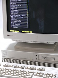 A Hewlett-Packard System V rendszere (HP-UX) fut egy HP 9000 munkaállomáson