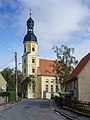 Kirche (mit Ausstattung) und Denkmal für die Gefallenen des Ersten Weltkrieges