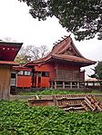 震災後の鹿島御児神社旧本殿 土台や瑞垣が地震の被害を受けている