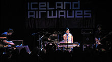 Лали Пуна выступает в эфире Iceland Airwaves