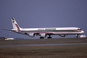 Un Douglas DC-8-71 (F) d':Emery Worldwide (en), similaire à celui impliqué dans l'accident.