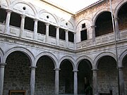 Claustro pequeno.