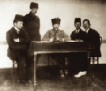 Kongre için hazırlıklar yapılırken, Mustafa Kemal Paşa Erzurum'da, 5 Temmuz 1919. Soldan sağa: Münir Akkaya, Refik Saydam, Mustafa Kemal Atatürk, Süreyya Yiğit, Mazhar Müfit Kansu.