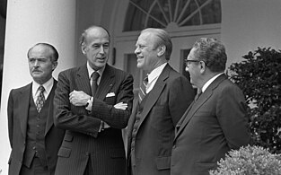 Avec le président américain, Gerald Ford, le secrétaire d'État des États-Unis, Henry Kissinger, et le ministre français des Affaires étrangères, Jean Sauvagnargues (Maison-Blanche, mai 1976).