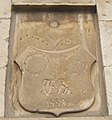תבליט אבן בחזית אולם התפילה 1889 = שנת סיום הבניה CS = קונרד שיק FD = פרידריקה דובלר, אשתו