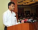 Государственный министр (независимый уполномоченный) по информации и радиовещанию Шри Маниш Тевари выступает на церемонии вручения премии Сима Назарет в Нью-Дели 13 марта 2013 года.