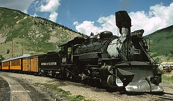 Locomotive Baldwin tractant le chemin de fer touristique à voie étroite de Durango à Silverton, dans le Colorado. (définition réelle 2 283 × 1 340)