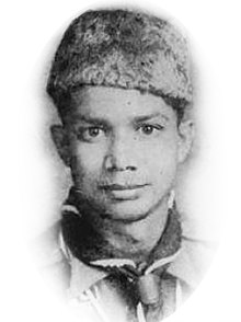 Yunus as a Boy Scout, in 1953 Young-muhammad-yunus.jpg