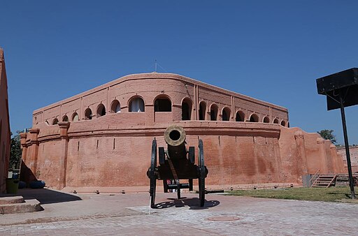Zamzama - Front View- Gobindgarh Fort, Amritsar.jpg