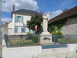 The town hall and war memorial in Bouleurs