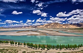 Le Yarlung Tsanpo au Tibet près de Shigatsé