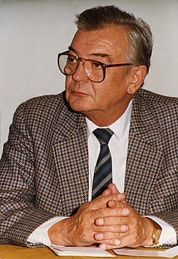 Dalányi László c. egyetemi tanár, a táj- és kertépítészeti szak vezetője a 70-es évek végén