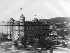 Площадь Доминион и отель Виндзор, Монреаль, Квебек, около 1890.jpg