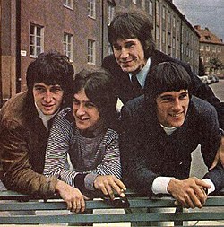 Originálna zostava (1965) Zľava: Pete Quaife, Dave Davies, Ray Davies, Mick Avory.