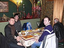 Glavkom NN (слева), Алый Король (слева вдали) и Volodymyr Obrizan (справа).