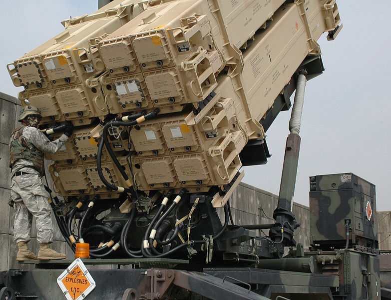 美製“愛國者-3”防空導彈不是采用垂直發射方式