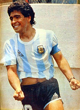 Diego Armando Maradona, capitán, líder y figura del equipo que obtuvo el Mundial de 1986. Además fue subcampeón del mundo en 1990, y obtuvo la Copa Artemio Franchi en 1993. Muchos sostienen que es el mejor jugador de la historia del fútbol. Jugó cuatro Mundiales y 21 partidos en la competición, siendo segundo argentino, en ambos rubros.