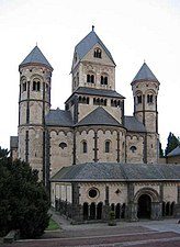 Lesenas en la iglesia de la abadía de Maria Laach (1156)
