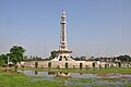 Minar-e-Pakistan di siang hari