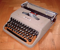Máquinas de escrever como esta Olivetti eram as ferramentas mais usadas pelos jornalistas até os anos 1980
