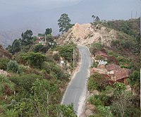 Panamericana – Jalan Raya Pan American – di Cordillera de los Andes, selatan Ekuador, dekat Catacocha, Elev 2.500 m / 8.000 kaki.