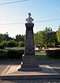 Le monument aux morts devant la mairie (septembre 2015).