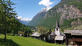 Dorf Randa im Wallis mit Kirche Sankt Sebastian