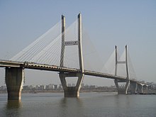 Druhý most přes řeku Wuhan Yangtze.jpg