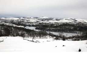 Albufeira da Barragem de Alto Cávado vista de Sezelhe, com neve