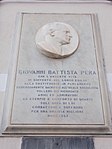 A tàrga dedicâ a-o Giovanni Battista Pera a Calisàn