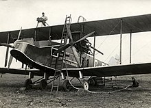 The Handley Page W.8b was used by Handley Page Transport, an early British airline established in 1919. Tanken van een vliegtuig Airplane provided with fuel.jpg