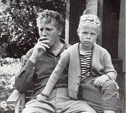 Veikko Sinisalo (vasemmalla) poikansa Jarnon kanssa vuonna 1961.