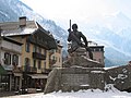 Statue de Michel Paccard, place Balmat à Chamonix-Mont-Blanc.