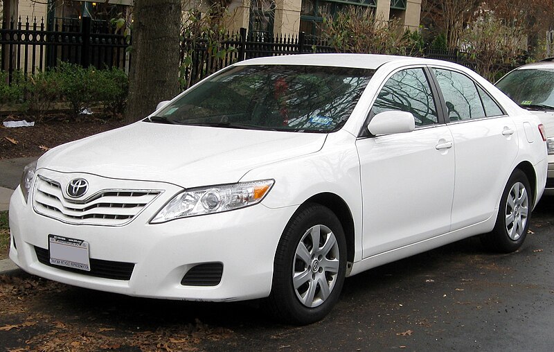 [Изображение: 800px-2010-2011_Toyota_Camry_LE_--_12-21-2011.jpg]