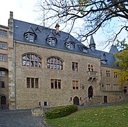 Nordflügel (Amtsgericht), Hofseite. Die großen Fenster in 2. Stock gehören zum Sitzungssaal