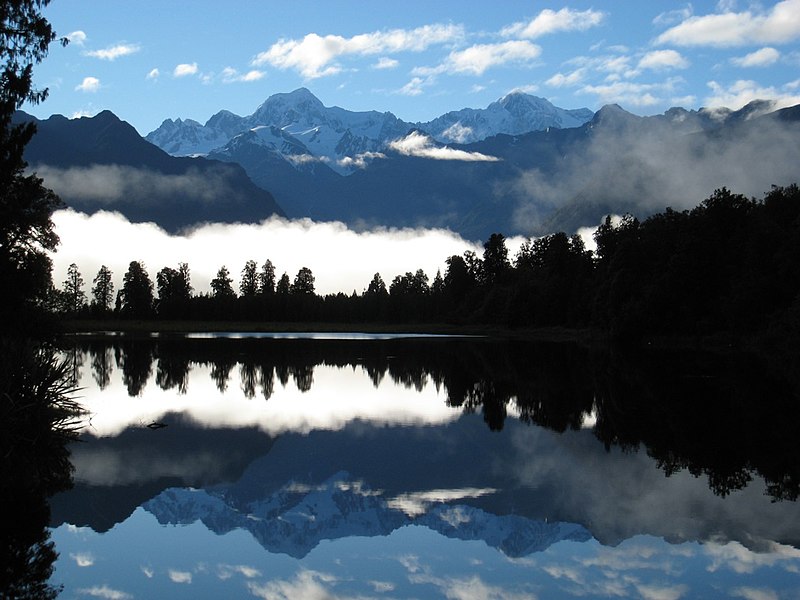 http://upload.wikimedia.org/wikipedia/commons/thumb/8/89/Aoraki_Mount_Cook%2C_Mount_Tasman_and_Fox_Glacier.jpg/800px-Aoraki_Mount_Cook%2C_Mount_Tasman_and_Fox_Glacier.jpg