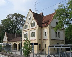 Empfangsgebäude von der Gleisseite