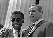 Болдуин и Марлон Брандо на марше за гражданские права (1963)