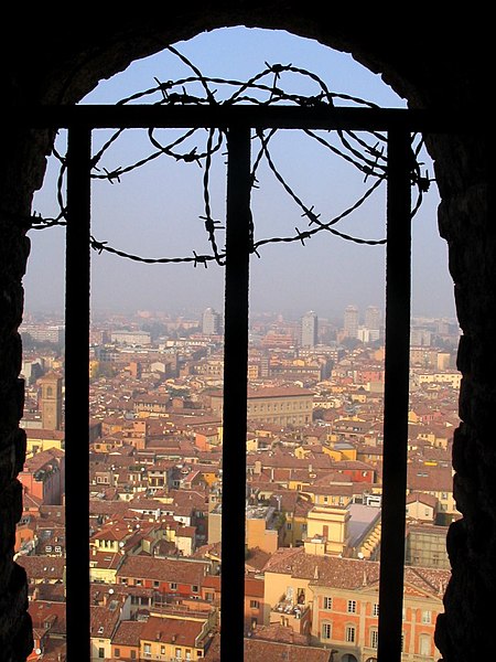 Bologna from the Torre degli Asinelli (photo by Calca from Wikimedia Commons)