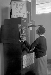 Bundesarchiv Bild 102-14096, München, Deutsches Museum, Kalorienzähler.jpg