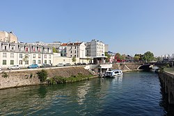 Der Quai de la Charente am Canal Saint-Denis und die namengebende Brücke im Quartier du Pont de Flandre