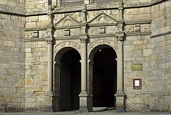 Porte sud de l'église Saint-Malo de Dinan (Bretagne). (définition réelle 4 407 × 2 982)