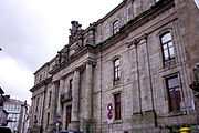 Facultade de Xeografía e Historia de Santiago, onde estudou.