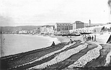 1865 - Filets de pêche étendus sur la plage des ponchettes à Nice.