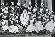 Florence Nightingale and her class of nurses Florence nightingale at st thomas.jpg