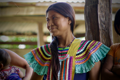 Femme tzeltal portant un huipil traditionnel.