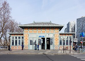 Empfangsgebäude am Pont Mirabeau (2017)