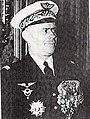 制帽に夏季カバーをかぶせた空軍将官（ジャン＝トゥーサン・フィエスキ（フランス語版）、1950年代）