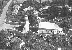 Pohled na kostel po dostavbě věže v roce 1967
