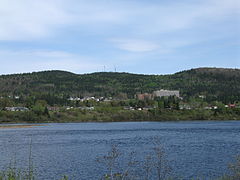 La Tuque centre-ville et rivière Saint-Maurice.
